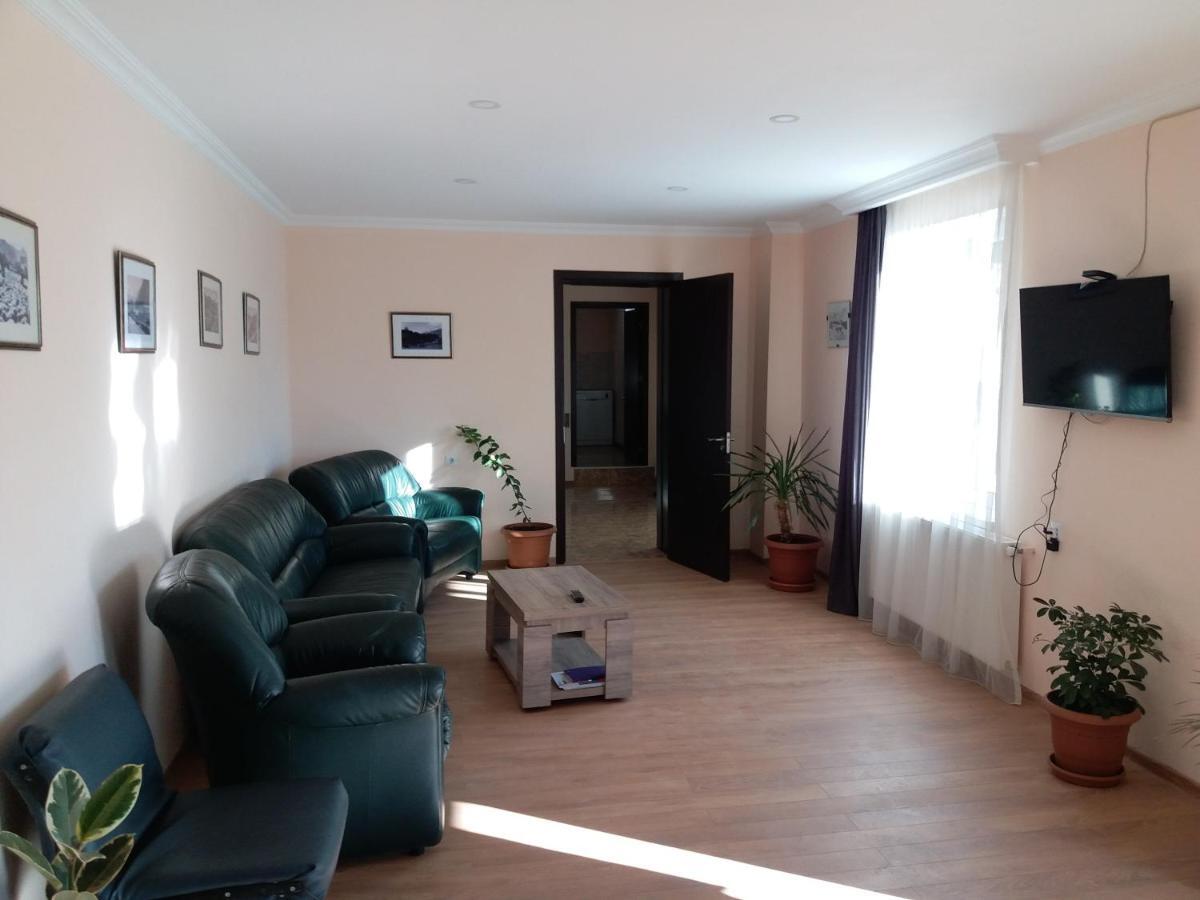 Guest House Qubi Stepancminda Zewnętrze zdjęcie