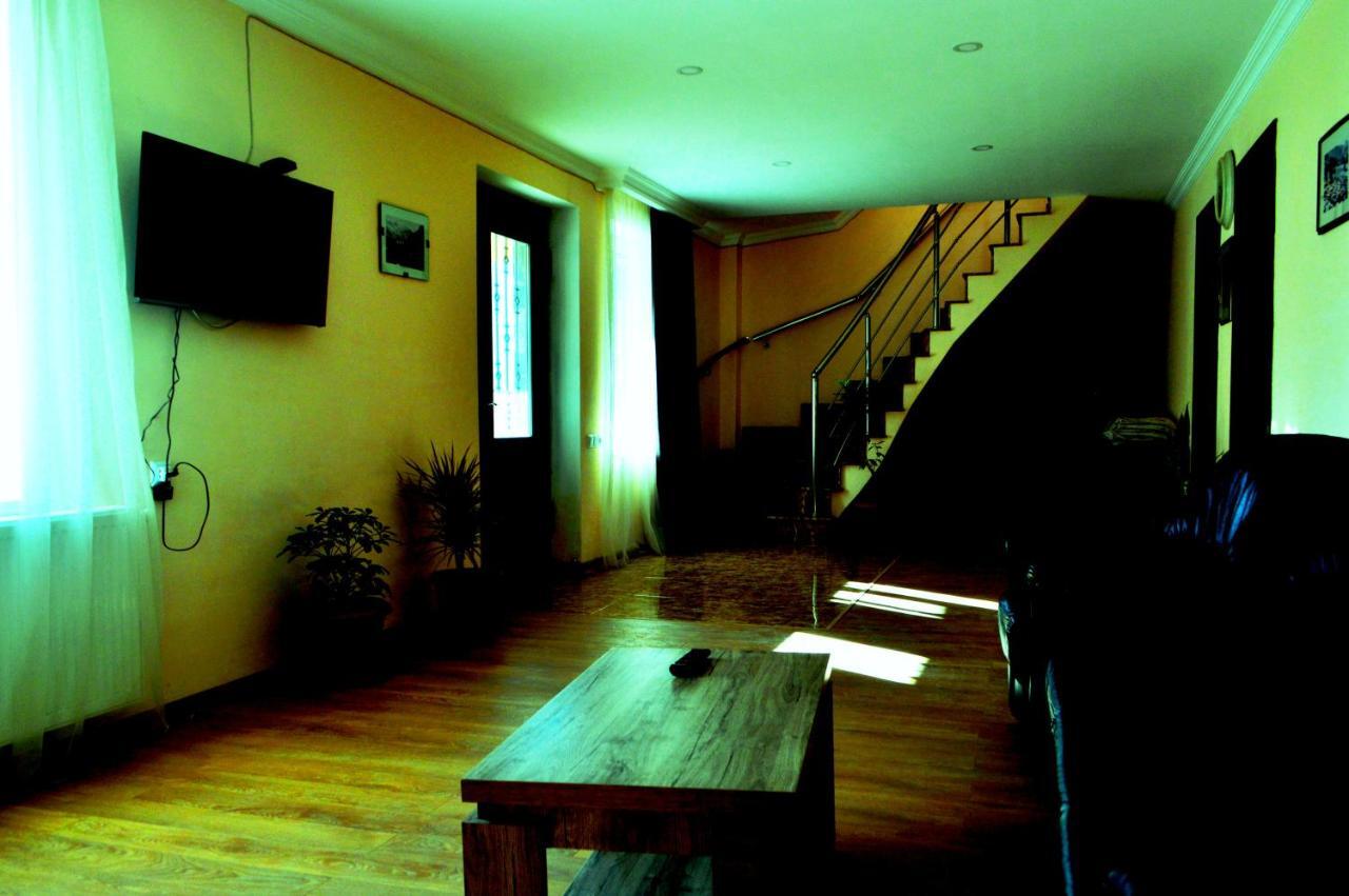Guest House Qubi Stepancminda Zewnętrze zdjęcie